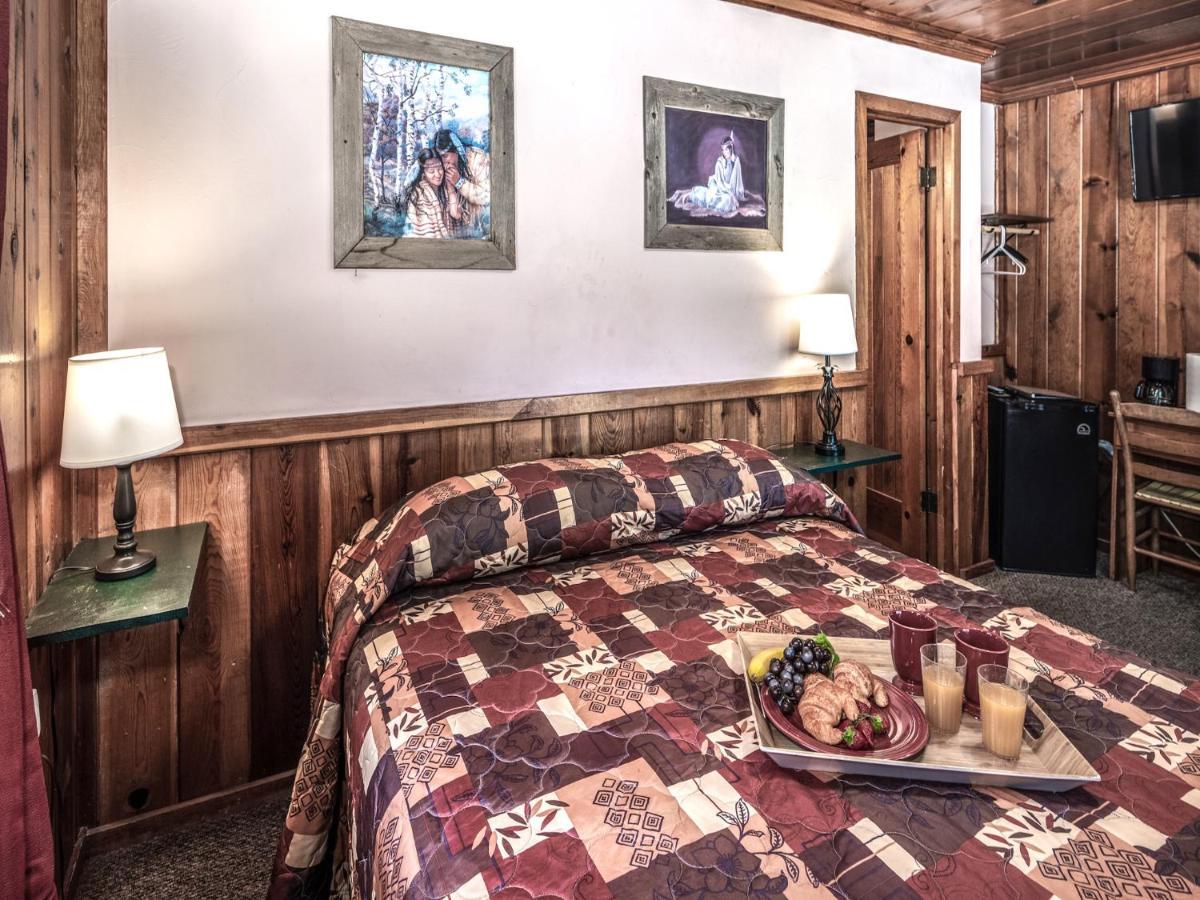 Apache Village Cabinette 13, Queen Bed, Midtown, Sleeps 2 Ruidoso Esterno foto