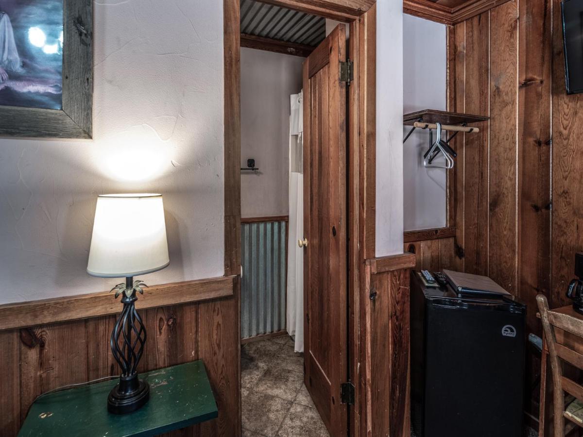 Apache Village Cabinette 13, Queen Bed, Midtown, Sleeps 2 Ruidoso Esterno foto
