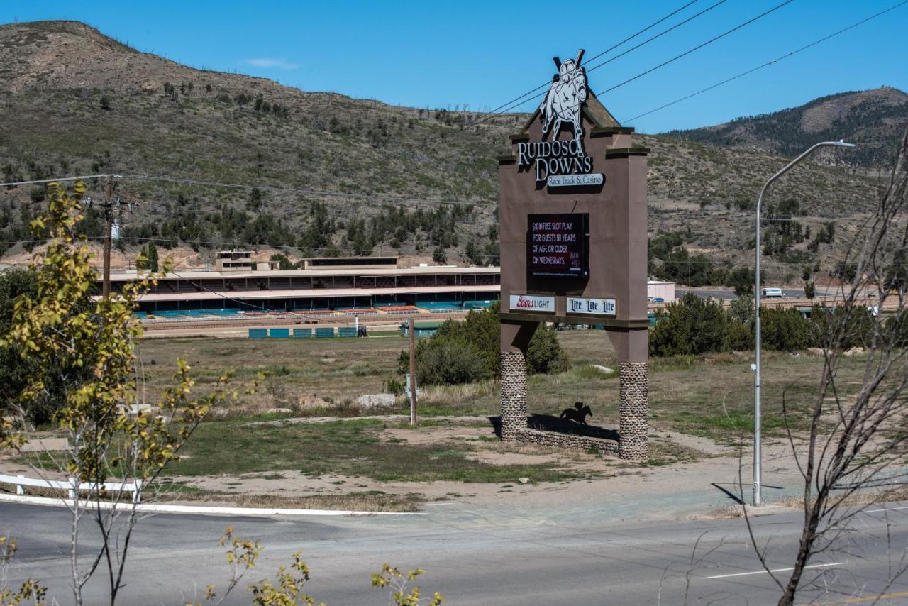 Apache Village Cabinette 13, Queen Bed, Midtown, Sleeps 2 Ruidoso Esterno foto